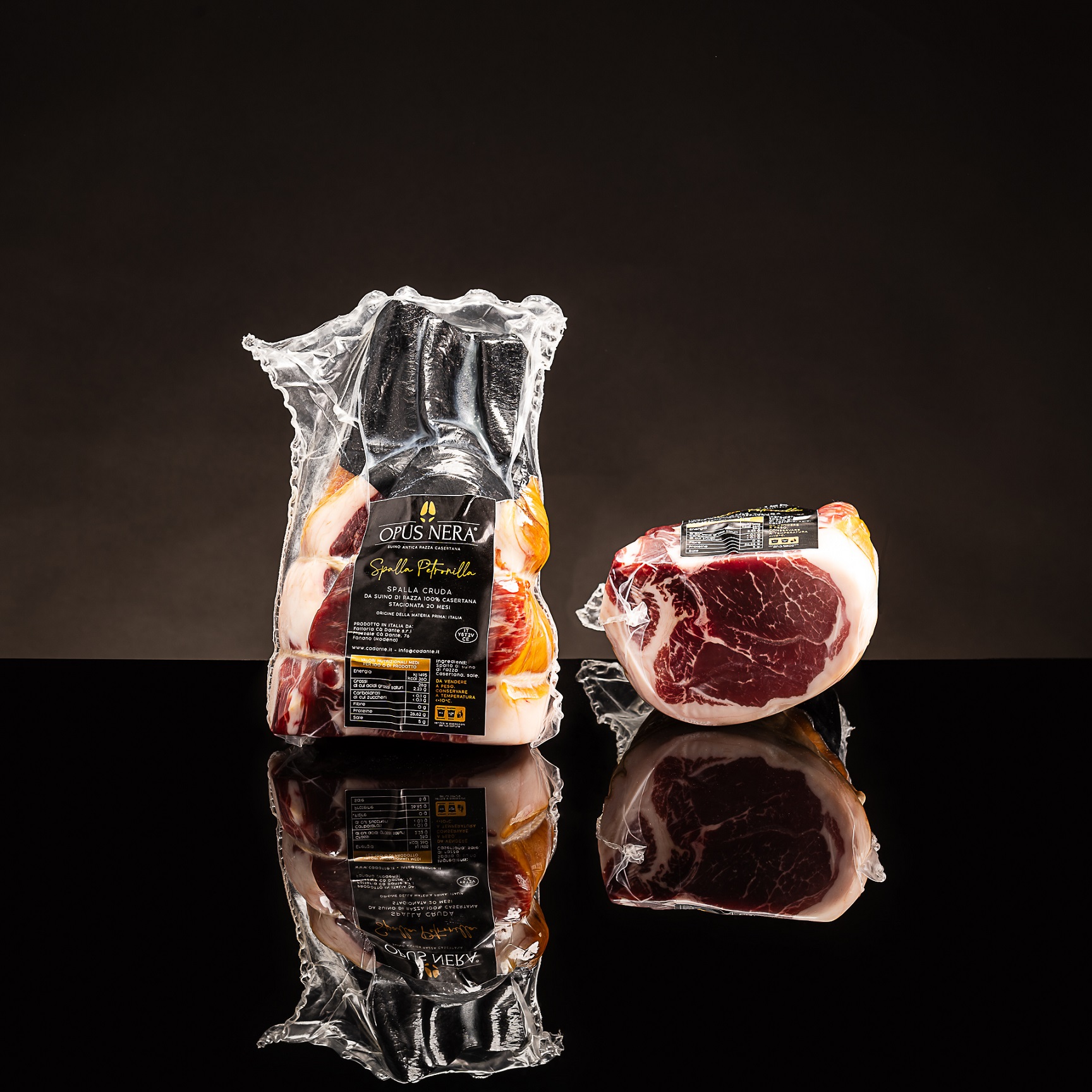 SPALLA PETRONILLA® DA SUINO NERO DI RAZZA CASERTANA DISOSSATA A META', SV